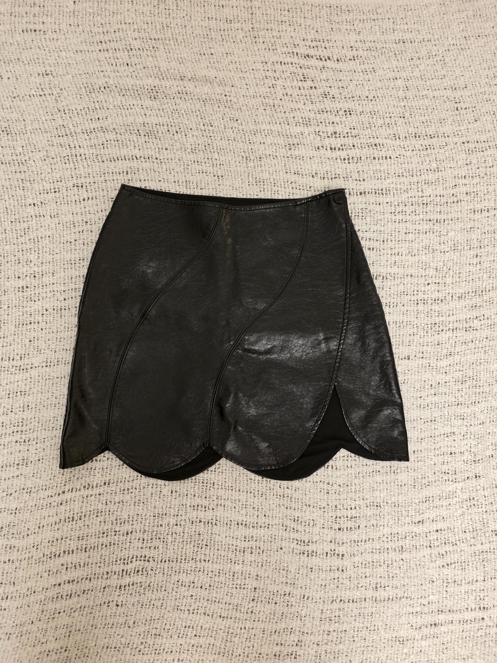 Abercrombie & Fitch Black Scalloped Faux Leather Mini Skirt